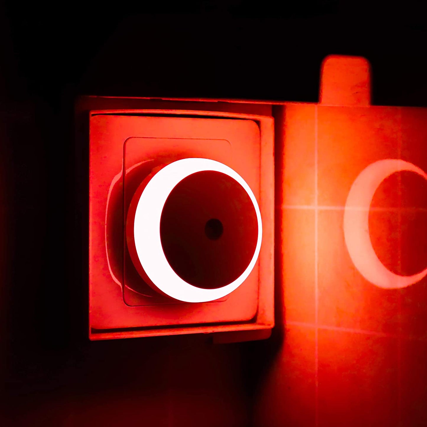 Red Night Light: Deep Sleep and Relaxation | 2-Pack | Dusk-to-Dawn Sensor | Ideal for Bedrooms