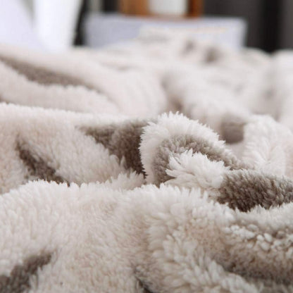 Cozy Up with Our Luxurious Dual-Sided Sherpa Fleece Blanket - Soft Throw for Couch, Sofa & Bed!