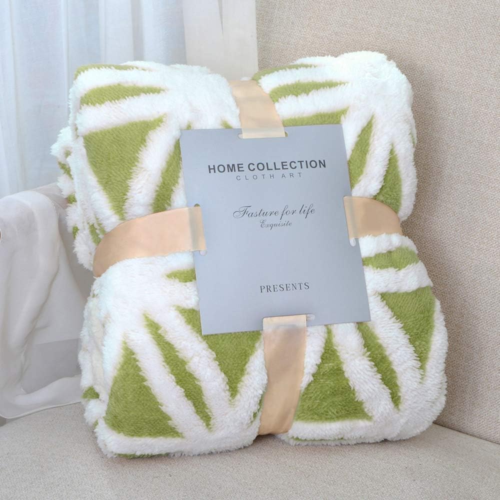 Cozy Up with Our Luxurious Dual-Sided Sherpa Fleece Blanket - Soft Throw for Couch, Sofa & Bed!