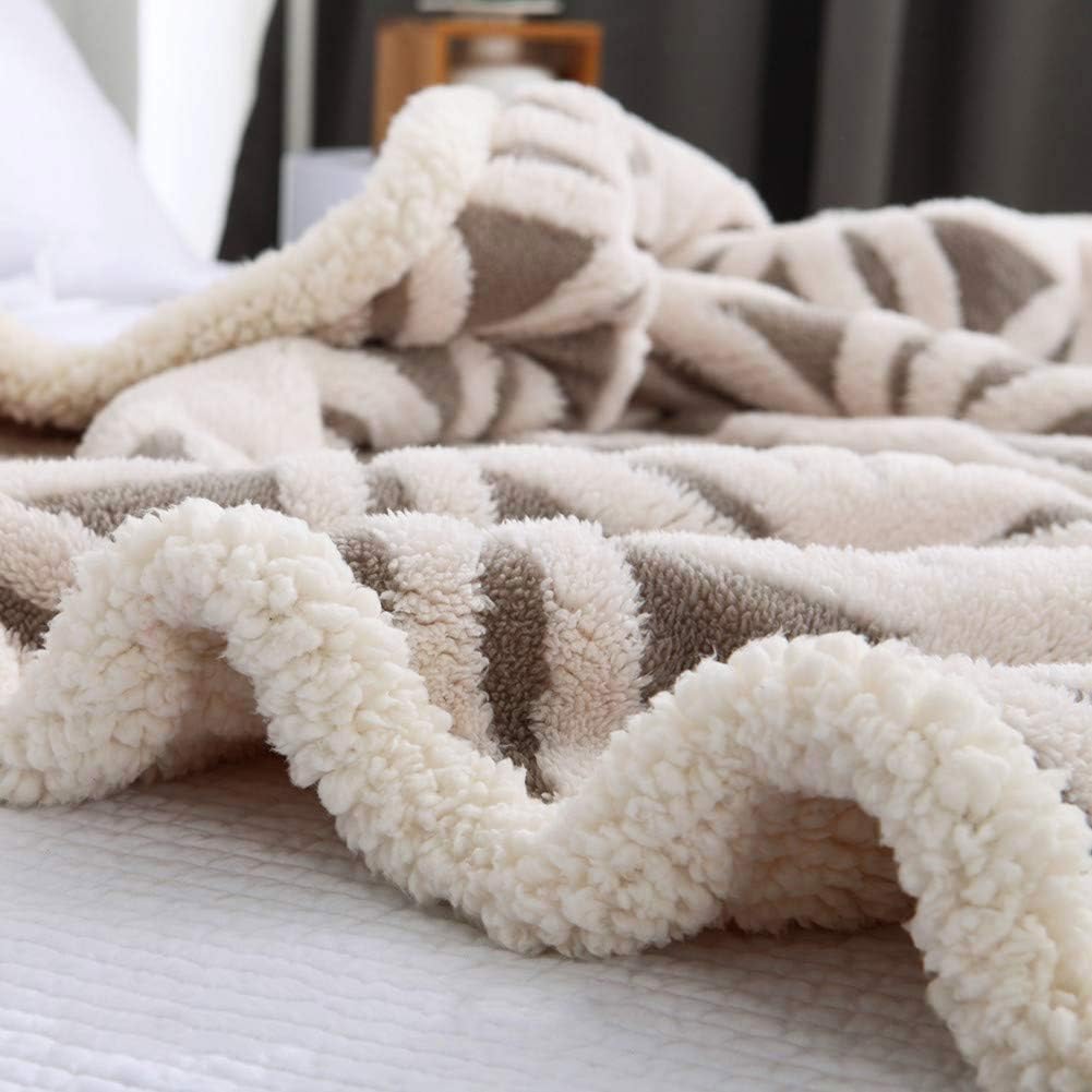 Cozy Up with Our Luxurious Dual-Sided Sherpa Fleece Blanket - Soft Throw for Couch, Sofa & Bed!